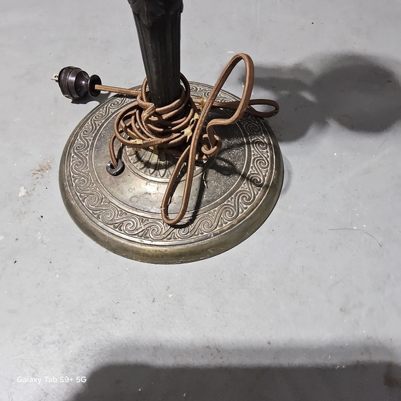 Vintage Brass Lamp Base with Dual Sockets - Picture 2 of 5
